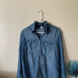 Time and tru medium maternity top.